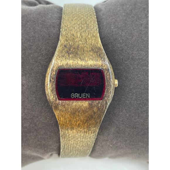 Vintage Gruen Red Led Mens Quartz Watch Rare - Picture 1 of 5